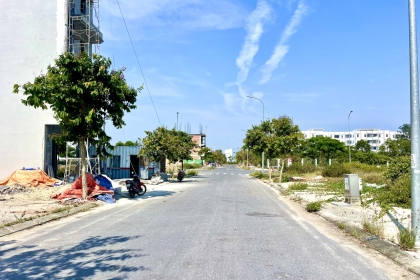  CẦN BÁN NHANH LÔ FPT SÁT TRƯỜNG ĐẠI HỌC GIÁ 3TỶ5x THẤP NHẤT THỊ TRƯỜNG